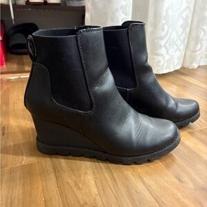 Universal Thread Black Wedge Ankle Boots - Women's Chelsea Style Waterproof